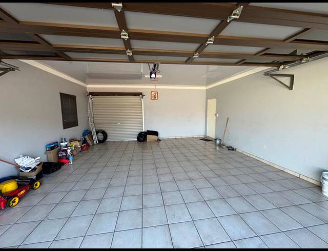 4 BEDROOM HOUSE FOR SALE IN AERORAND